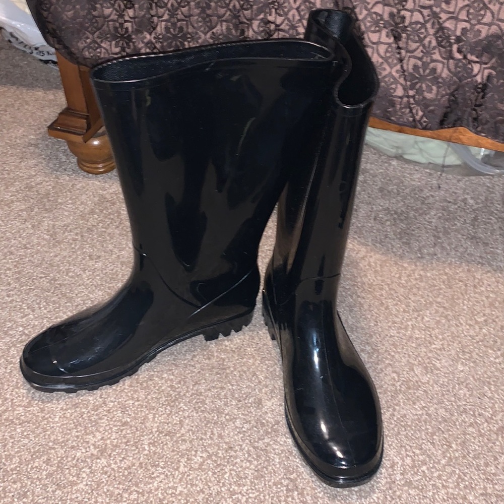 Mid-calf Rain Boots